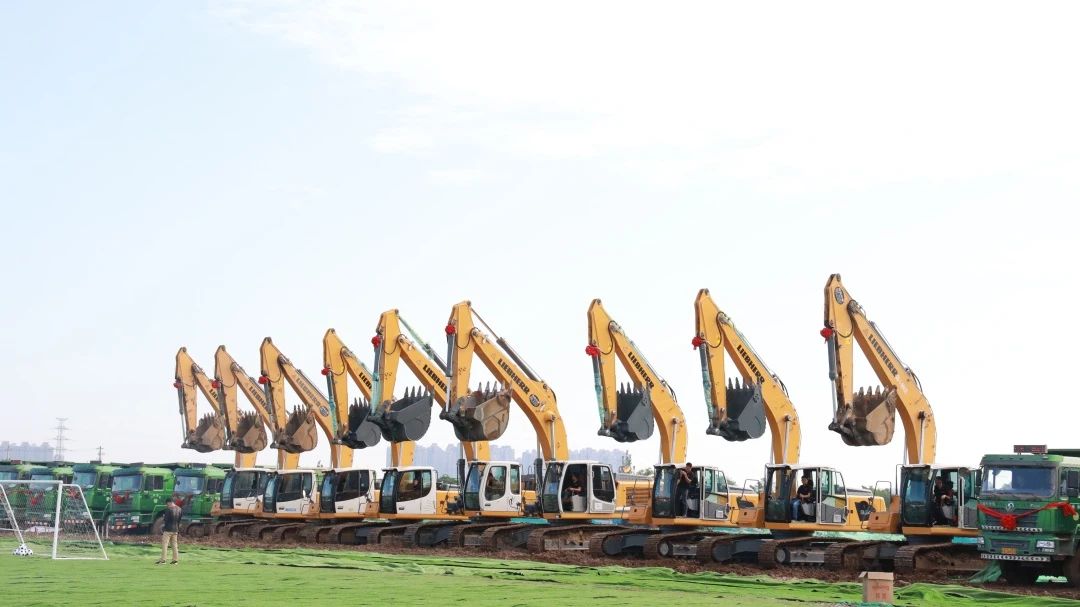 西安5人制足球场施工,西安容纳6万人的足球场