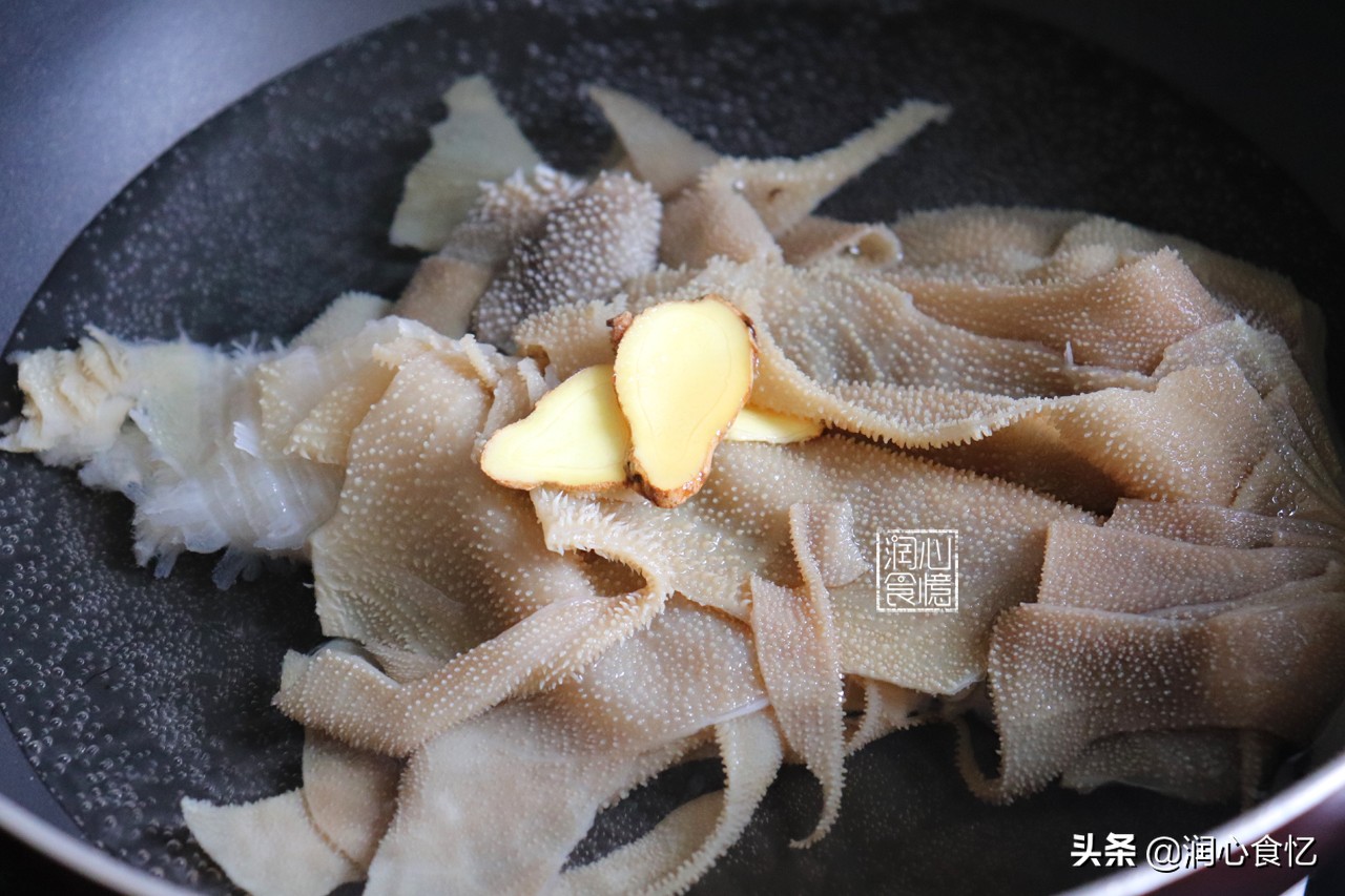 炒牛百叶是多放香菜还是少放香菜,牛百叶能和香菜一起吃吗