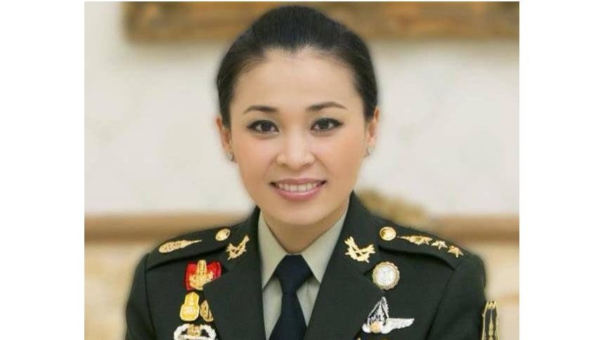 泰国王室苏提达和军方的关系,泰国王后苏提达私人照片