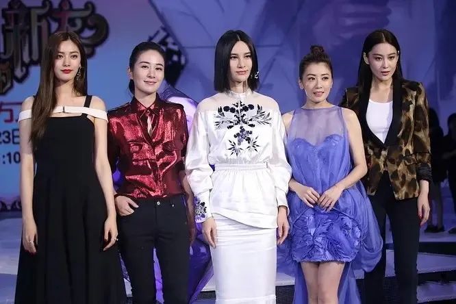 中韩女星撞衫只有林允儿能赢,中韩顶级仙女刘亦菲和孙艺珍撞衫