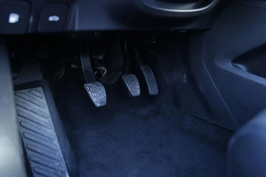 mg5旗舰版试驾,特价mg5手动