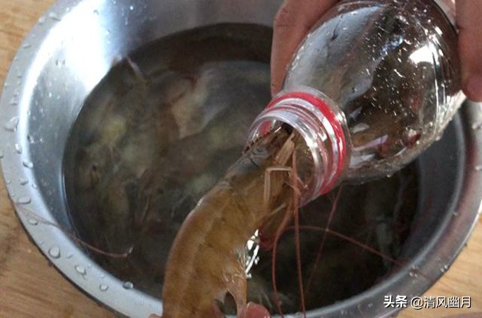 鲜虾怎么冷冻虾头不黑,冻虾怎么解冻才能保持最佳的口感