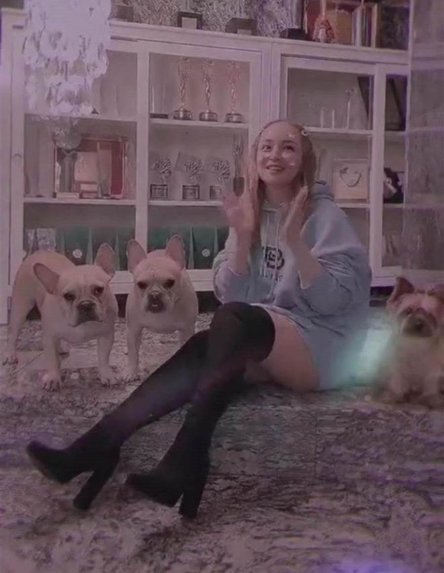 曾经的亚洲天后，“潮流”的同义词，去年未婚生子发布唱跳短视频