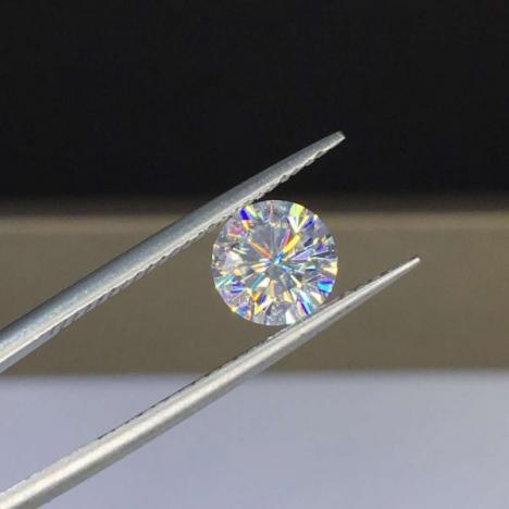 莫桑钻和钻石哪个持久闪亮,莫桑钻和钻石价位