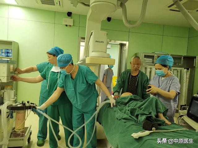 温馨的静脉输液港：为2岁化疗患儿提供长期静脉通道，不影响洗澡