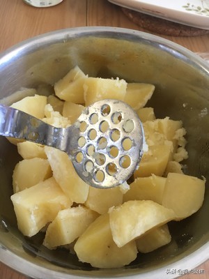 贵阳的洋芋粑粑的做法视频教学,洋芋粑粑和糯米粉的做法