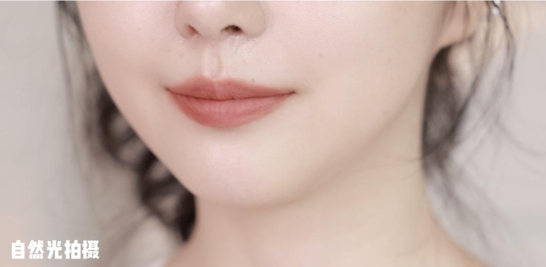 薄唇素颜怎么涂口红,厚唇涂口红日常妆