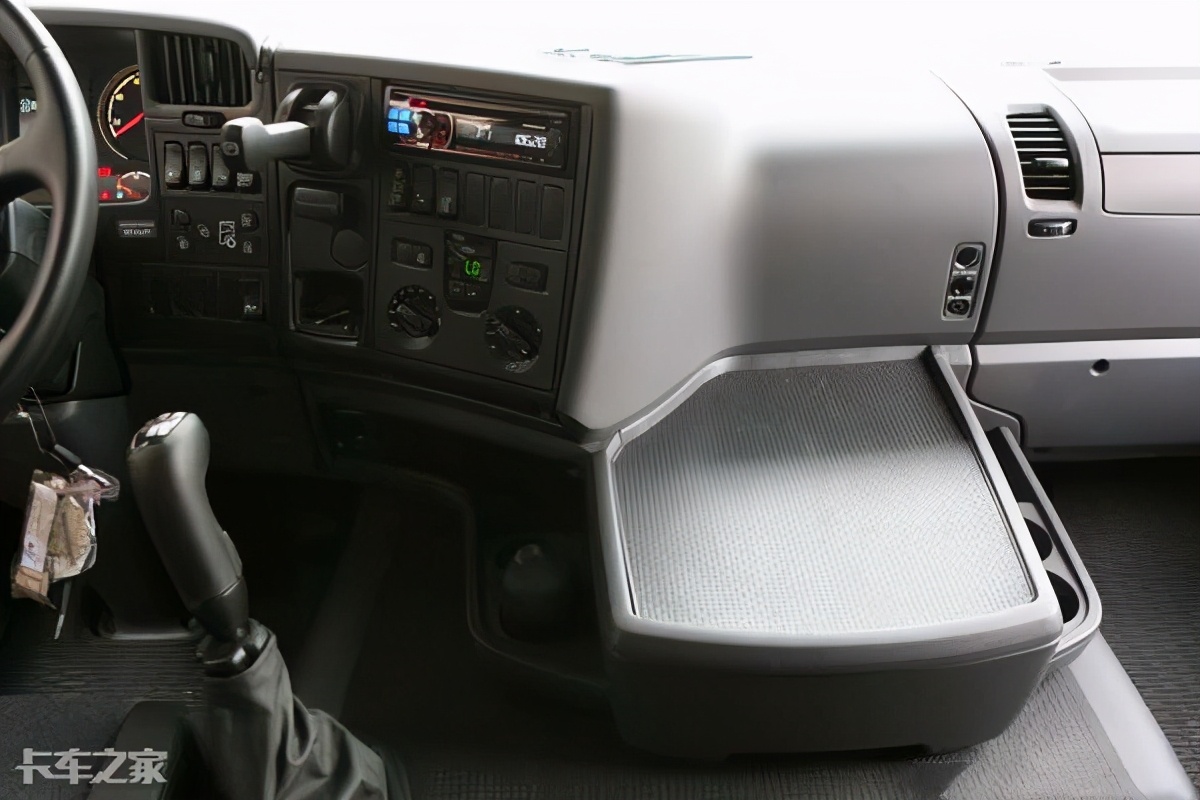 二手斯堪尼亚和国产新车，花一样的钱，你会怎么选？