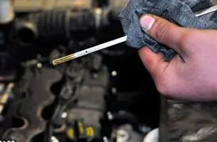 机油为什么会乳化到油箱盖,机油为什么会烧干的