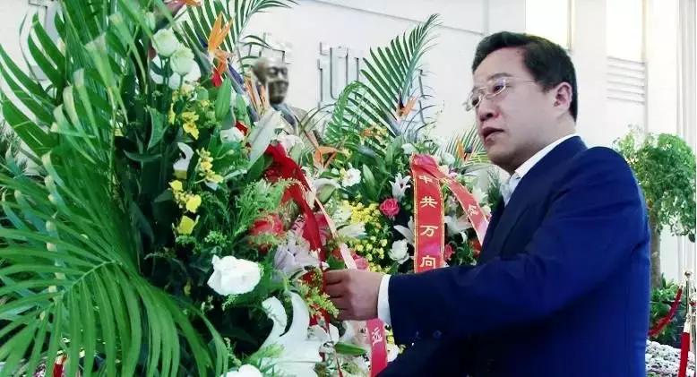 从中国首富到中国首善,鲁冠球儿子掌舵,女儿女婿齐上位协作接班