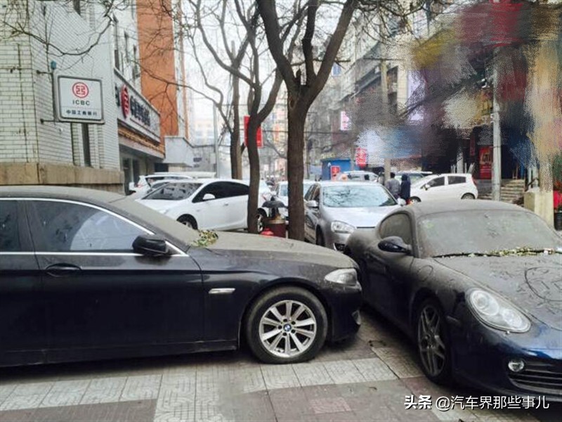 车堵店门口让挪车不挪车怎么处理,车被堵了叫挪车不挪报警没有