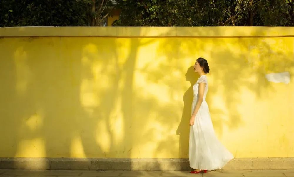 大一新生*拍偷**女孩裙底，视频曝光被开除：看清人性，是最高的学历