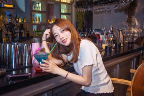 晚上找酒喝的人什么心态,那些深夜喝酒的人都怎么样了