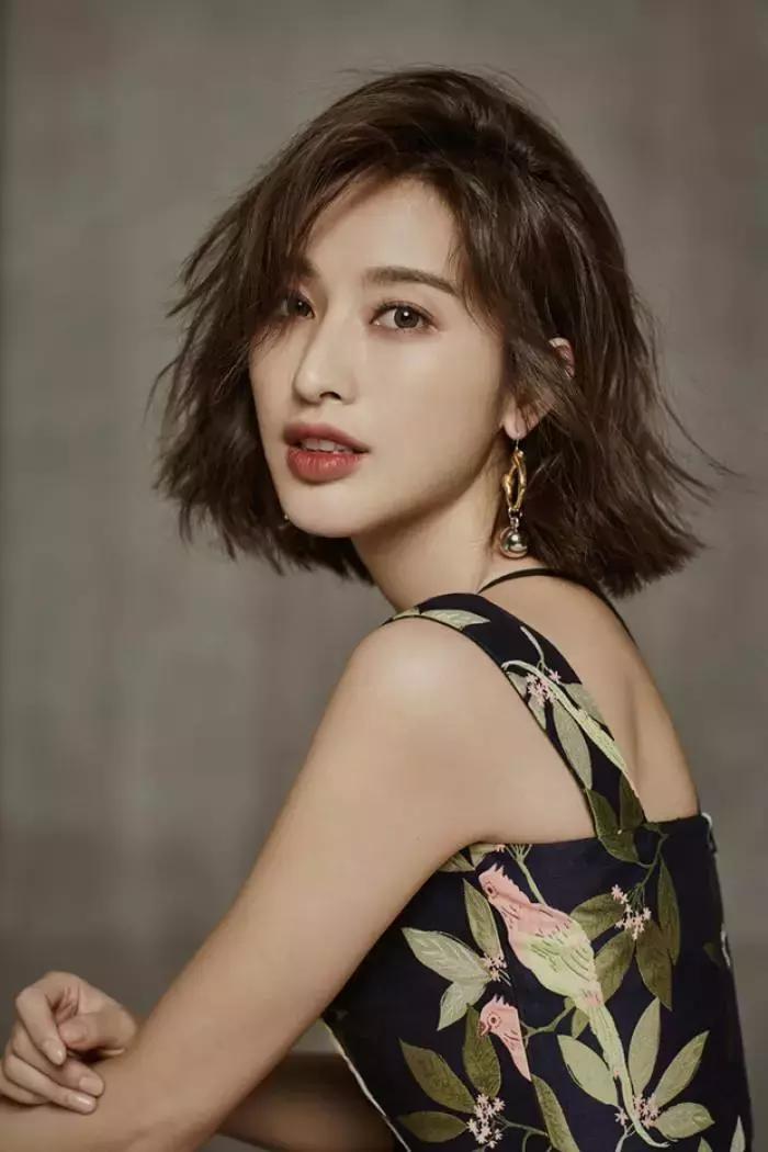 被狗仔拍到后曝光全网,被狗仔跟拍恋情曝光