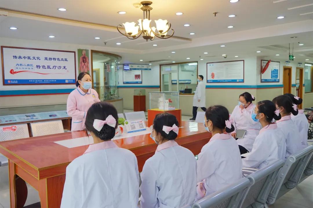 重庆骑士医院变身青春晒场百余名“小仙女”美出一道风景