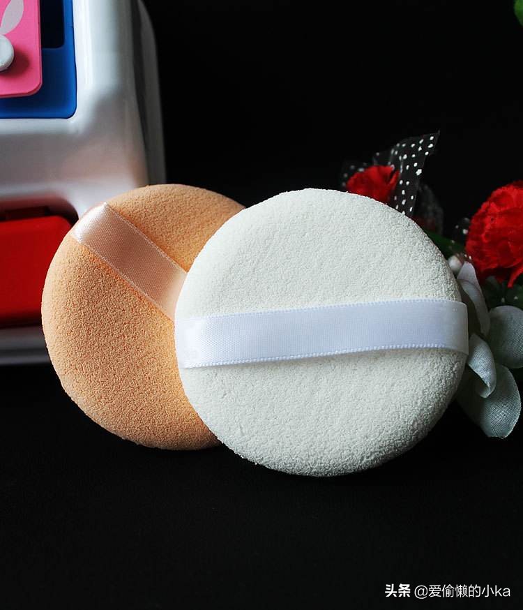 出汗出油还想持久不脱妆?你需要一盒好用的定妆粉