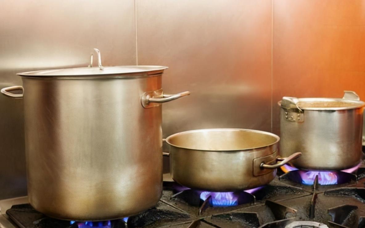 厨房的竹锅刷怎么清洗,做饭用的锅脏了该怎么刷呢