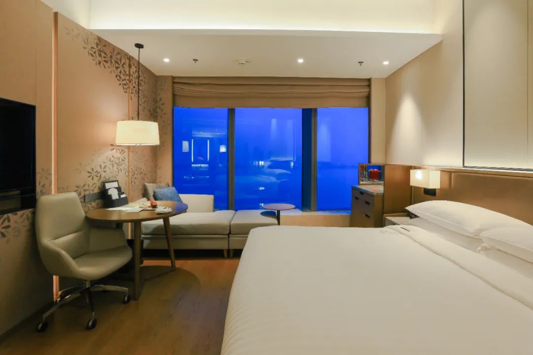 夜游盛世钱塘，赏绚烂灯光秀，打卡杭州钱江新城万豪酒店