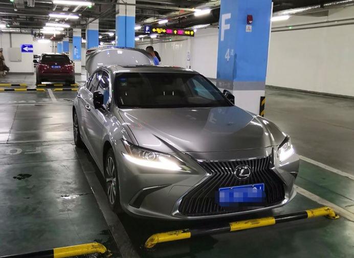 29万“低配”的雷克萨斯ES200值吗？车主开半年后，一肚子话要说
