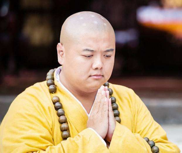 周星驰为钱拍戏的原因,周星驰一个镜头拍了三年