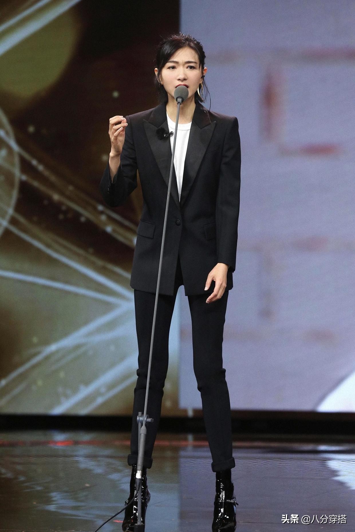 万茜西装搭配小白鞋,万茜黑色西装搭配图