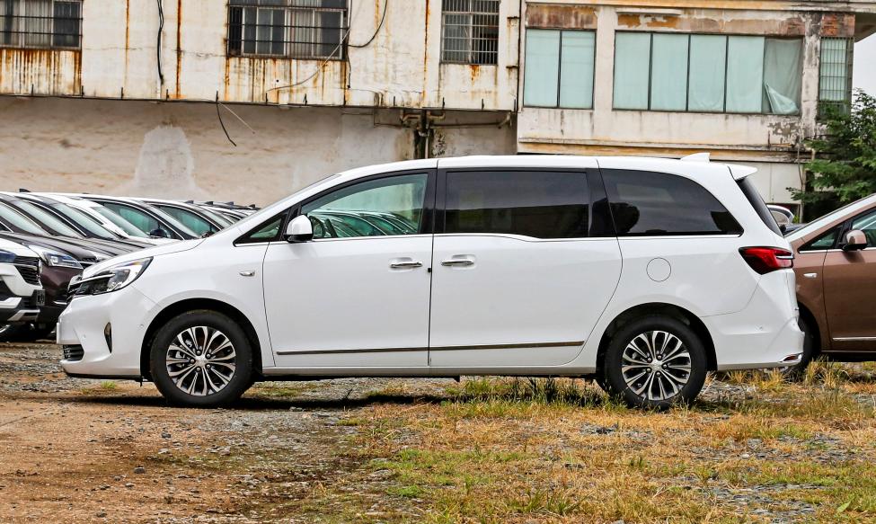 别克gl8最新款的省油吗,新款别克mpvgl8油耗