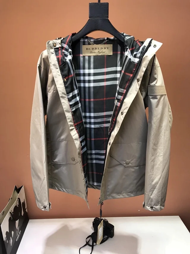 巴宝莉夹克最新款,巴宝莉公务员夹克