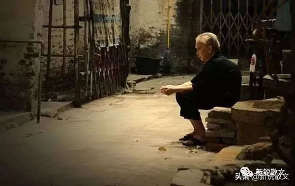 娘去了一个叫天堂的地方，故乡的山水依旧在，却没了家的味道