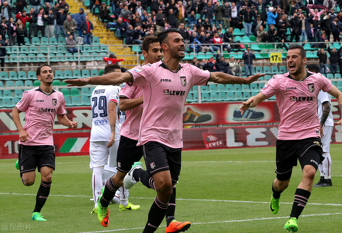 绿茵场上的风景,绿茵场上惊艳的照片