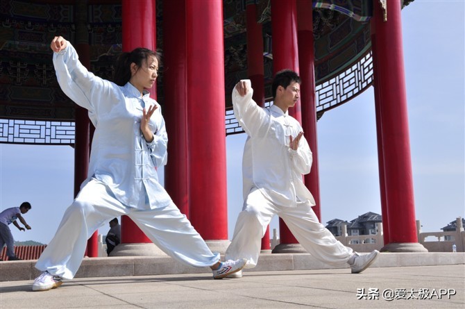 提脚不蹬太极拳是什么意思,太极拳提脚不蹬落地无声