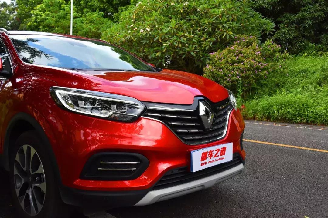 低调科雷嘉，跑起来没完没了，大街小巷随意穿梭