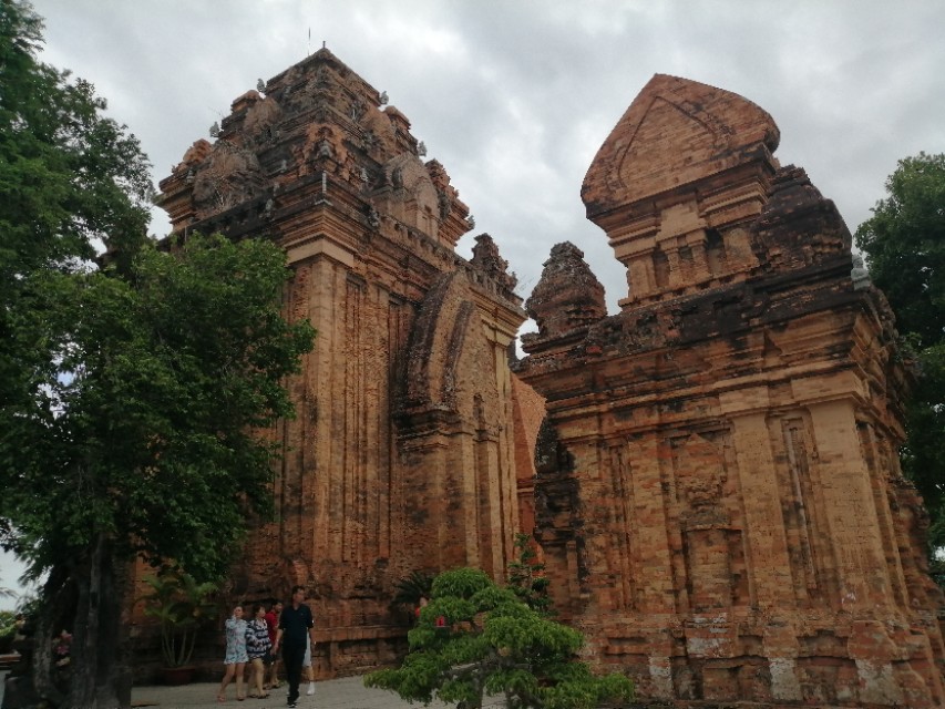 站在楼顶看芽庄全景,站在国门看越南