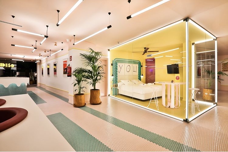 世界唯一8星级宾馆,最梦幻浪漫野奢酒店