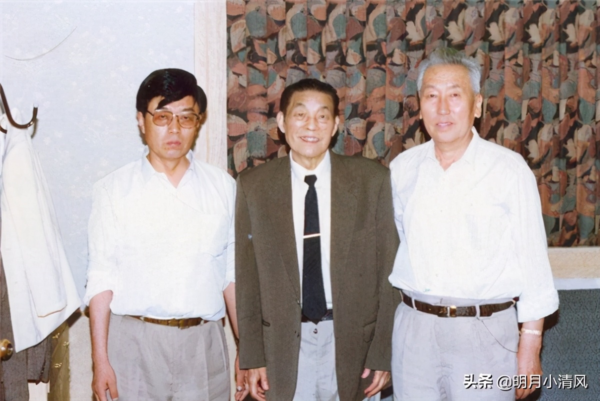 他是民企“药王”,一年卖800亿,工厂修得像故宫却坚持不上市