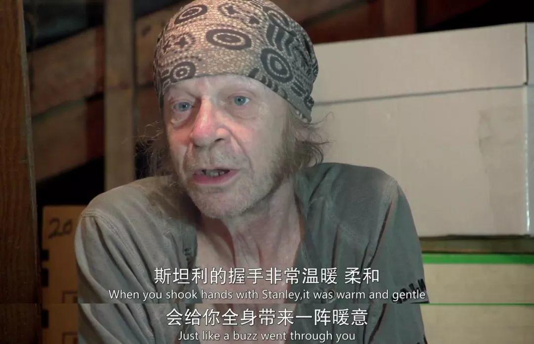 他把偶像拉下神坛