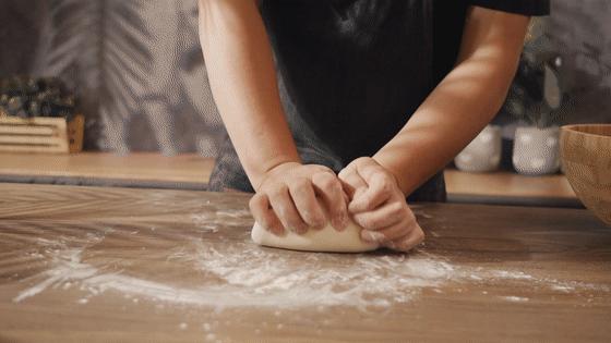 蒸出来的馒头里面有很多气孔,大厨蒸烤一体蒸馒头