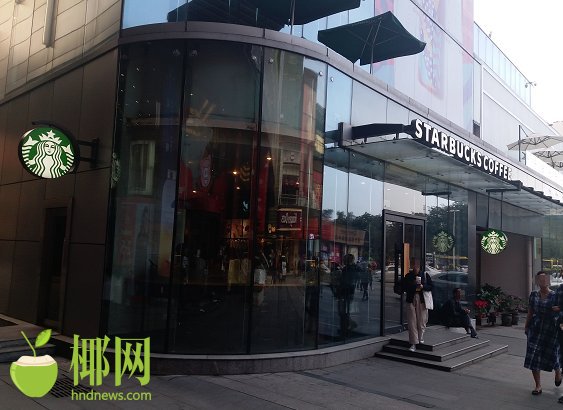 虫子“藏身”星巴克海口望海国际店可可粉中吓倒咖啡迷！