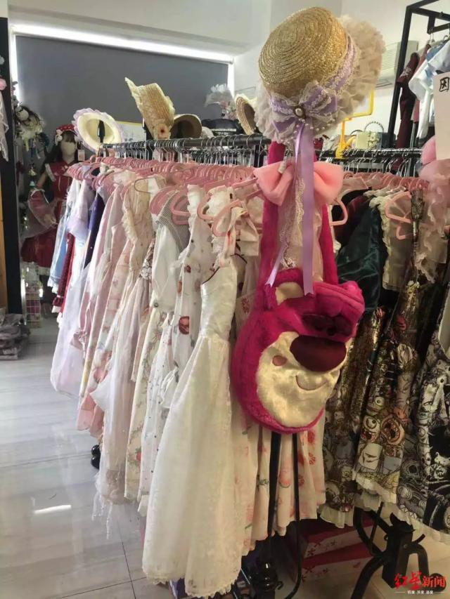 一条裙子上十万元！“炒裙子”比“炒鞋”“炒盲盒”还疯狂？