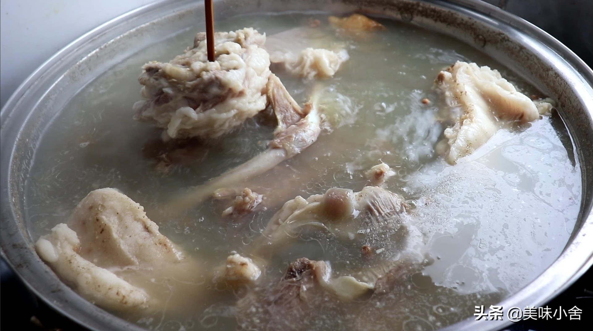 炖羊肉汤怎么炖没有臭味,炖羊肉汤记住不要直接炖小诀窍