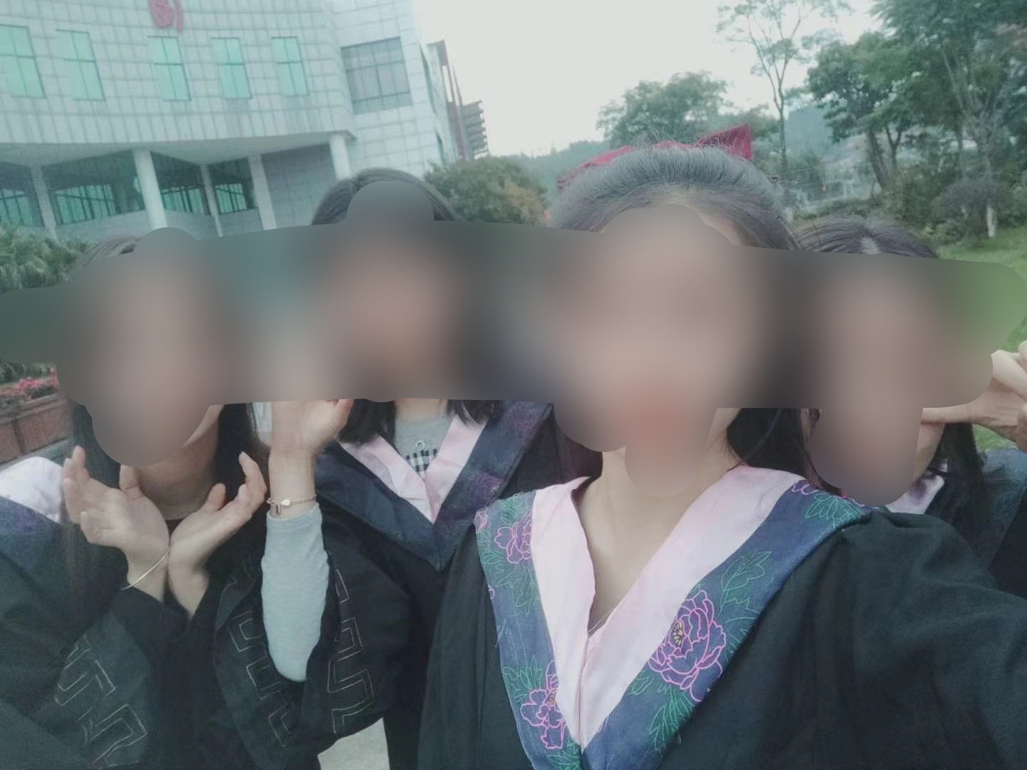 女大学生背后的惊天秘密,卑微女大学生的真实生活