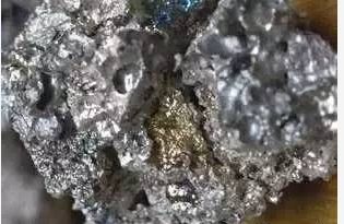 日本刀的瑕疵都是什么样子的,日本武士刀与中国的刀的对比