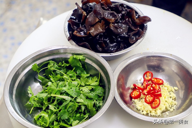 建议中老年人少吃苦瓜和西瓜,建议中老年人三伏天少吃苦瓜