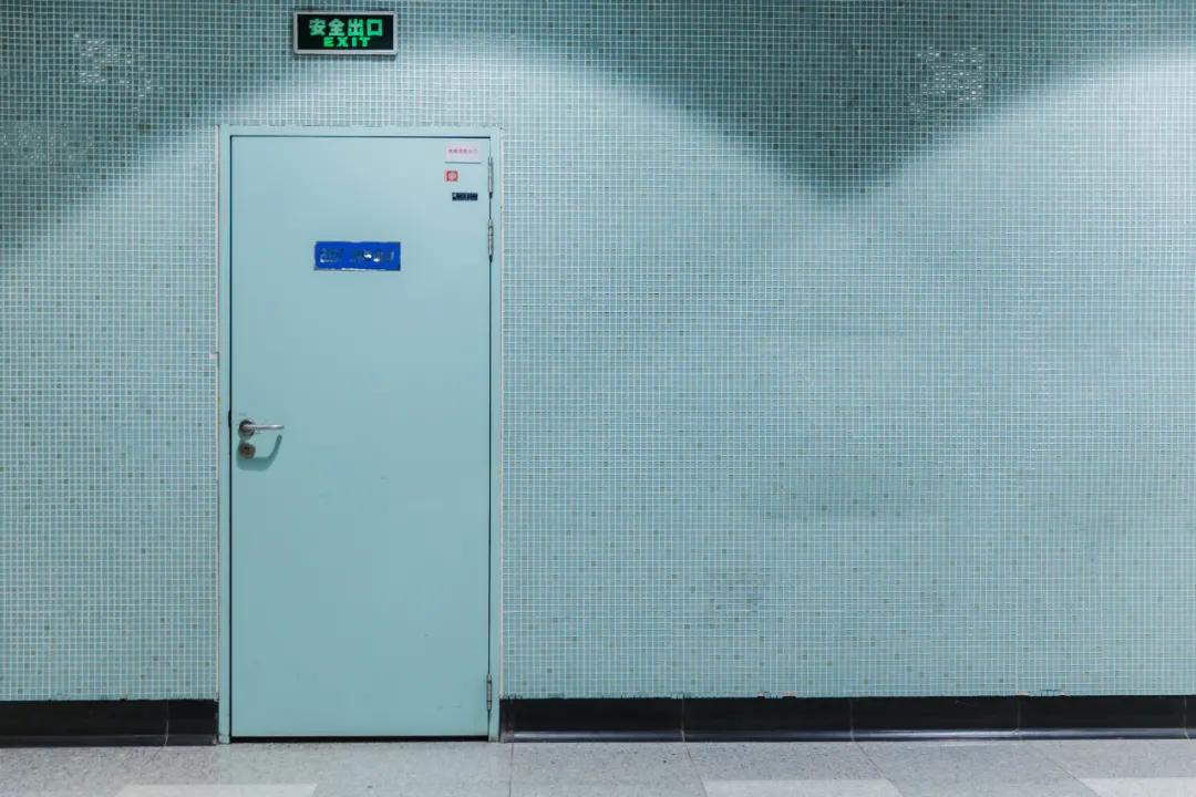 一扇消防门引发的新闻,消防通道门事件