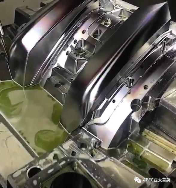 江苏智能化车灯注塑模具制造厂家,车灯双色注塑模具