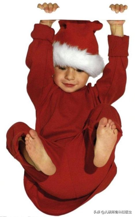 孩子出门玩耍担心牵拉肘？爸爸妈妈看这一篇就够了