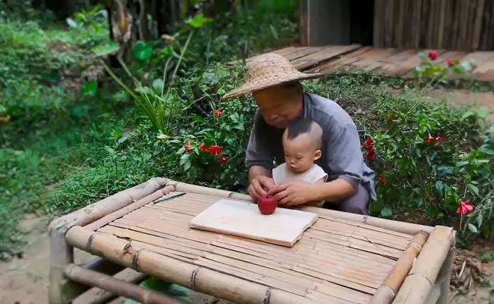 近日李子柒视频走红,李子柒爷爷最火视频