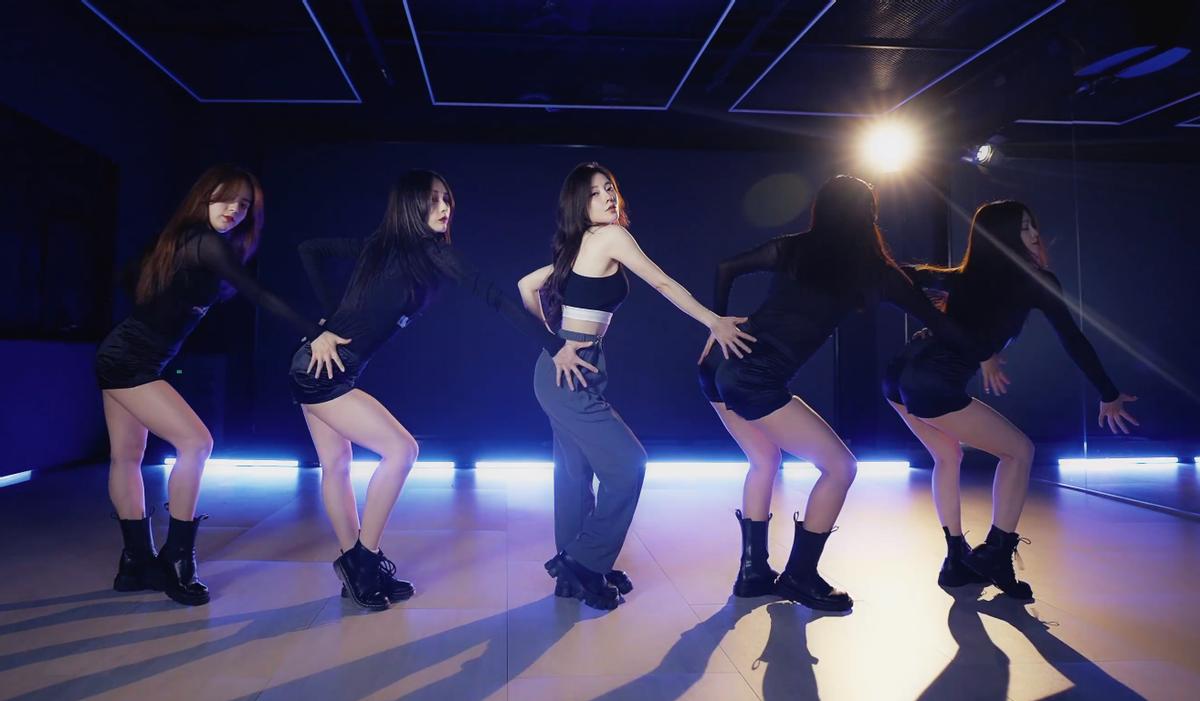 冯提莫直播跳舞回放,冯提莫百变大咖秀热舞