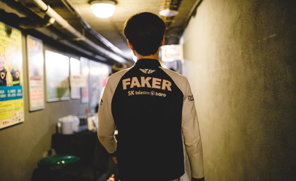 faker亲笔签名队服在哪买,faker队服价格