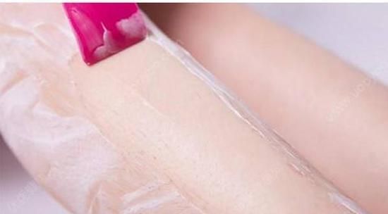 教你一招去掉腿毛,露腿的季节到了腿却受伤了