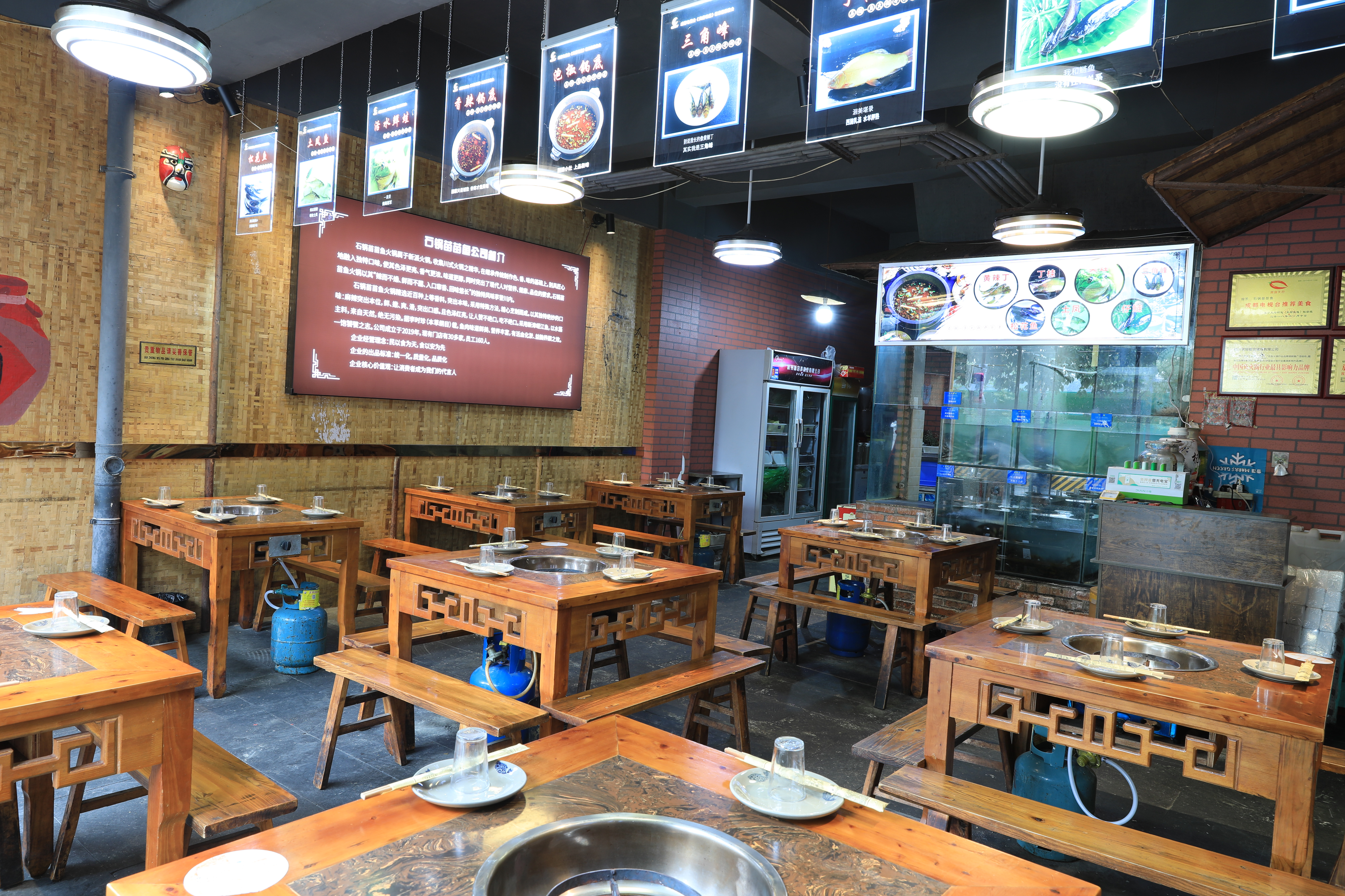 石锅苗苗鱼有几个加盟品牌,石锅苗苗鱼加盟多久回本